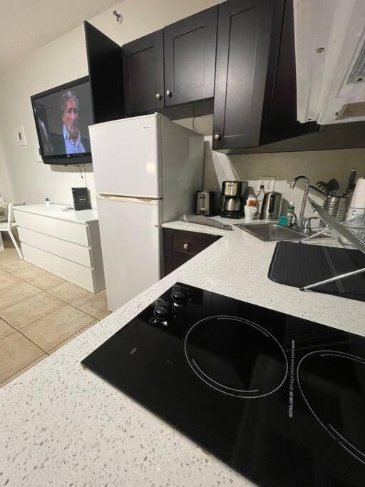 Charming Studio City View! ميامي بيتش المظهر الخارجي الصورة